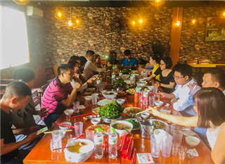 Nấu cỗ ở Lĩnh Nam Hoàng Mai 5 mâm tiệc liên hoan công ty